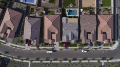 Продажбите на жилища в САЩ достигнаха 13-годишно дъно