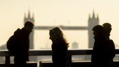 Ръстът на заплатите във Великобритания достигна четиригодишно дъно