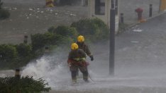 Тайфунът Мангхут сее хаос в Хонконг