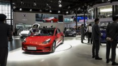 Tesla се извини на жената от изложението в Шанхай