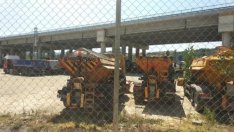 Строителна фирма незаконно ползва терен под мост на АМ "Струма" като автопарк