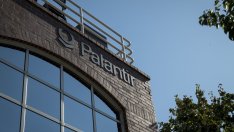 Книжата на Palantir поскъпнаха след по-добри резултати и прогноза за рентабилност  