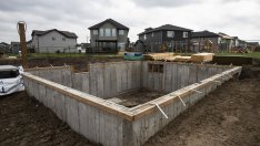 Жилищата в Канада поевтиняха за шести пореден месец