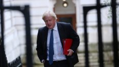 Борис Джонсън се изправя срещу Тереза Мей в сделката за Brexit