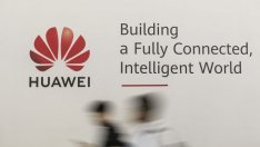 Huawei търси помощ от съветници в САЩ