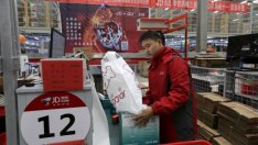 Китайският сектор на услугите показва признаци на възстановяване