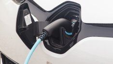 Кои са трудностите при внедряването на умни зарядни станции за дома и офиса