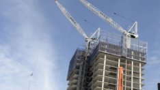 Блокираните вериги за доставка осуетяват опитите за укротяване на жилищните цени