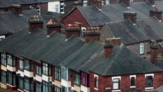 Кризата с разходите за живот във Великобритания блокира наемателите