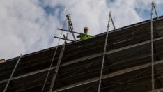 Строителството в България отчита двуцифрен спад през март