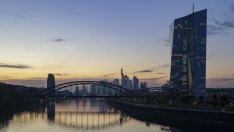 Банките в еврозоната ще ограничат достъпа до фирмени заеми през тримесечието