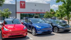 След години бойкот Tesla се потапя в рекламите