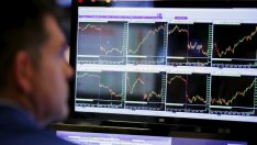 Акциите на Wall Street се търгуват смесено*