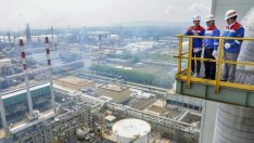 Как Саудитска Арабия си гарантира купувачи на петрола й в Азия