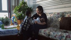 Китай ще насърчава раждаемостта със стимули, притиснат от свиващата се работна сила