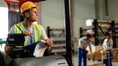 Пролетните месеци увеличиха заетостта и намалиха още безработицата у нас