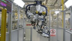 Германският производител на роботи Kuka слиза от борсата