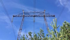 Бизнесът настоява компенсациите за скъпия ток да продължат и да се увеличат