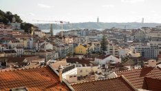 Чужденците плащат два пъти повече от местните за покупка на жилище в Португалия