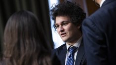 Bloomberg: Криптоборсата FTX обмисля придобиване на Robinhood