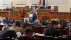 Парламентът подкрепи единодушно договора с Македония
