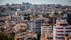 Португалия спира "златните визи" и ограничава Airbnb за разрешаване на жилищната криза