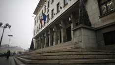 БНБ: По-евтиното евро носи повече ползи за икономиката на България