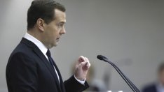 Медведев: Руската икономика се приспособява към неблагоприятните външни условия