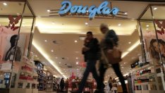 Представеният и в България Douglas закрива около 70 филиала