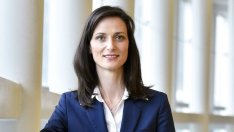 Мария Габриел: 136 научни организации търсят ваксина и нови лечения