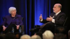 Бернанке и Йелън: Фед трябва да ограничи дългосрочните щети от коронавируса