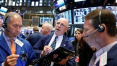 Dow заличи близо 300 пункта след изказването на Пауъл