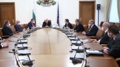 Спортните зали и магазините в моловете отварят в началото на февруари