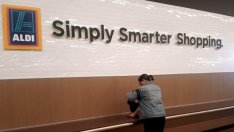 Aldi засилва конкуренцията си с Amazon в доставката на хранителни продукти
