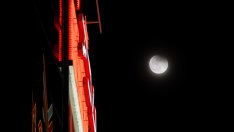 Световните сили отново поглеждат със стремеж и апетит към Луната