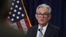 Освен с инфлацията Фед води битка и за умовете на потребителите