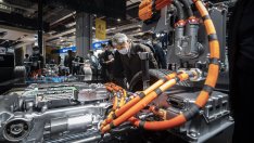 Mercedes и BMW разкриха имената на своите доставчици на батерии в Южна Корея