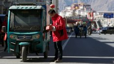 Бизнес активността в сектора на услугите в Китай се влоши до 10-месечно дъно