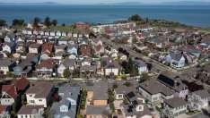 Ограничената достъпност поддържа бавен темпа на продажби на жилища в САЩ