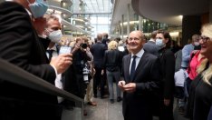 Докато германските партии си говорят, светът продължава да се върти 