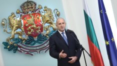 Радев сезира Конституционния съд за отказа на Киселова за референдум за еврото*