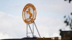 Continental се стреми към печалба, но основният бизнес остава проблемен