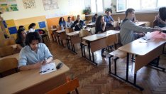 Учениците от 6 до 12 клас в София минават на дистанционно обучение