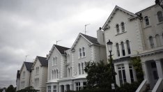 Британските банки ограничават ипотечните кредити заради волатилните пазари