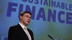 Домбровскис: По-важно от махането на лицензите е увеличаване на производството