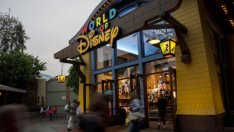 Печалбата на Disney се срива с над 90% заради коронавируса