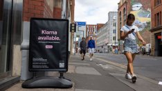 Услугите „купи сега, плати по-късно“ имат почти 1 млрд. причини да празнуват този сезон