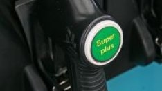 Цената на петрола тръгна нагоре след 15-процентния седмичен спад