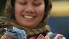 Индонезийската рупия може да последва съдбата на индийските пари