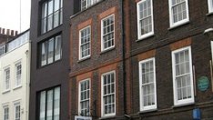 Офертните цени на британските жилища с 1,5% годишен ръст